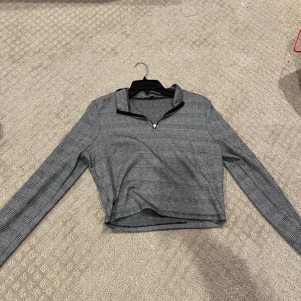 Plaid long sleeve crop top